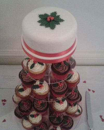 Holly Wedding cake & Cupcakes - Cake by Laura