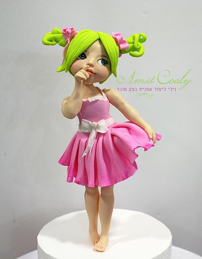Manual sculpture of a girl - Cake by Nili Limor 