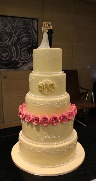 Champagne & Roses Weddingcake - Cake by Laura Jabri