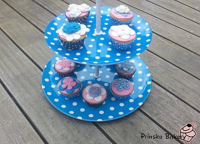 Little cupcakes - Cake by xxsharony