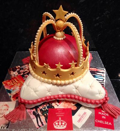 Made in Chelsea Crown Cake - Cake by vanillasugar