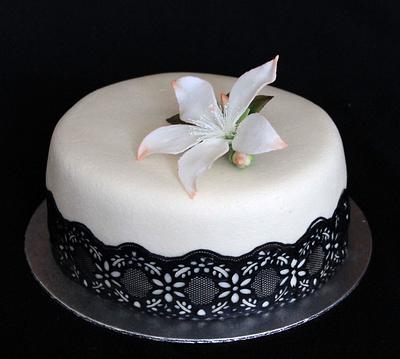 Black lace and flower - Cake by Anka