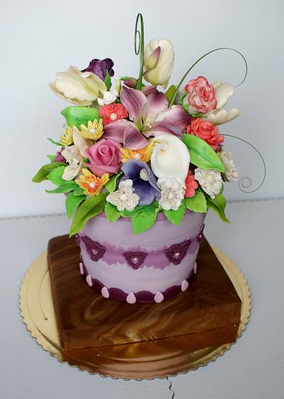 vase of flowers - Cake by EvelynsCake