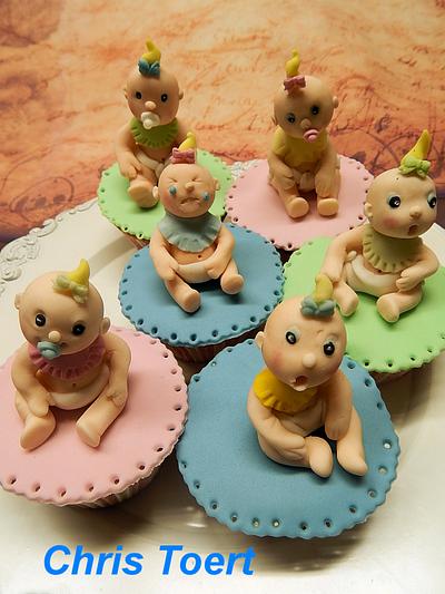Baby shower cupcakes with baby topper - Cake by Chris Toert