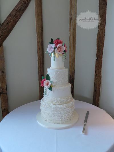 Megan's wedding cake - Cake by Helen Ward