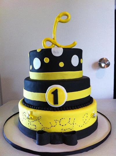HapBEE Birthday!! - Cake by cakeisagoodthing