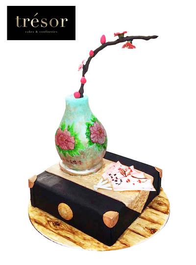 Vintage Chinese Vase Cake - Cake by Trésor Cakes & Confiseries