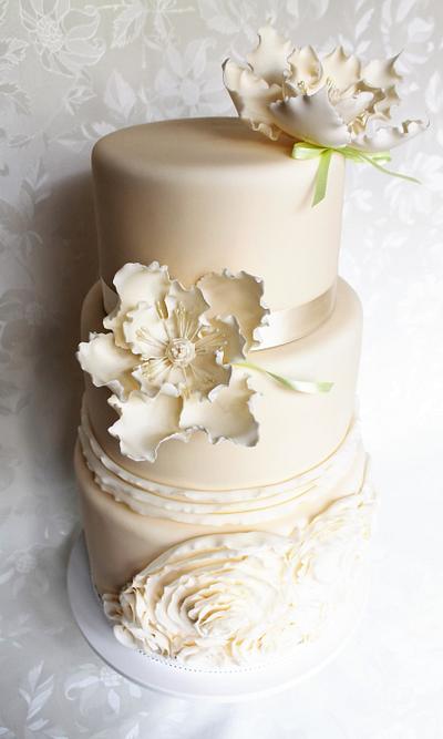 Yvory wedding cake - Cake by Kateřina Lončáková