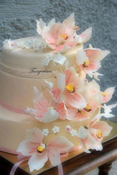 Peach, white and pink themed wedding cake - Cake by tangerine
