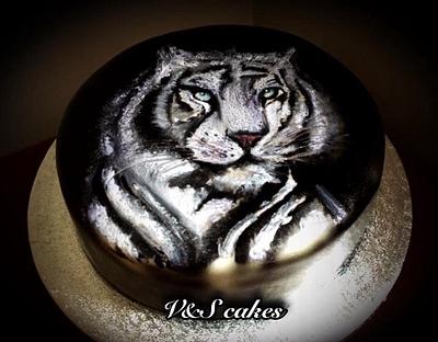 Hand painted white tiger - Cake by V&S cakes