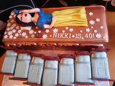 Snow White  - Cake by Sarah