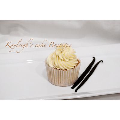 Vanilla cupcake - Cake by Kayleigh's cake boutique 