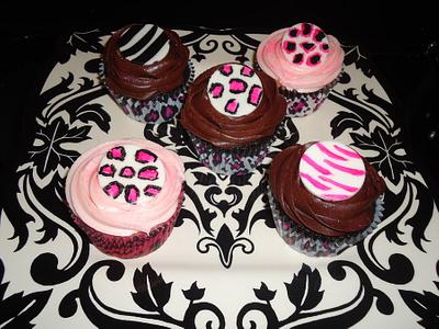 Animal Print Cupcakes - Cake by Kim Leatherwood