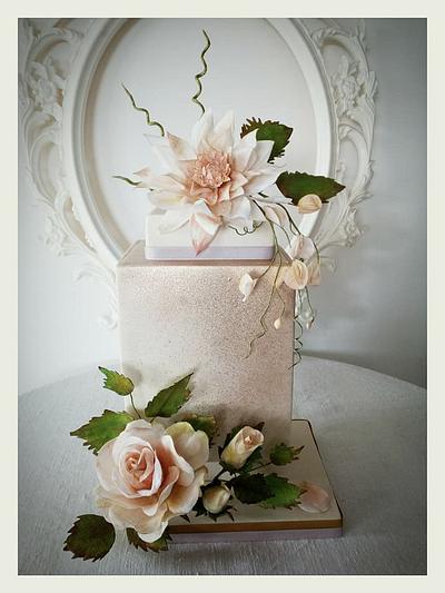 Wafer paper flowers cake - Cake by Nicole Veloso