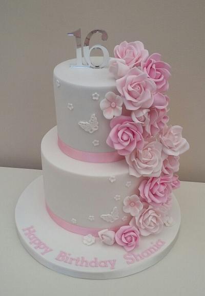 Sweet 16 - Cake by The Buttercream Pantry