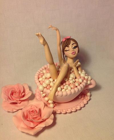 Doll's having her bath - Cake by Rossella Curti