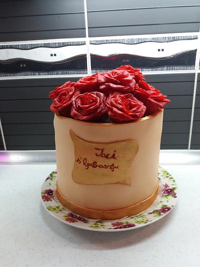 Box with sugar roses - Cake by Aki
