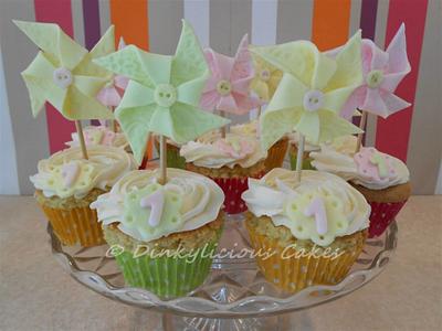Pretty pinwheel cupcakes - Cake by Dinkylicious Cakes