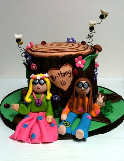 Hippies sitting by a tree stump! - Cake by Michelle