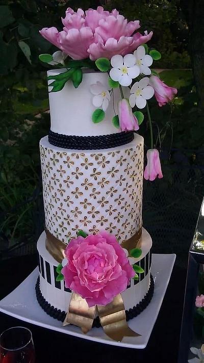 Peonies and French tulips wedding cake - Cake by Antonio Balbuena