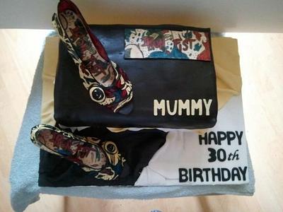 Shoe and shoe box cake - Cake by ldarby