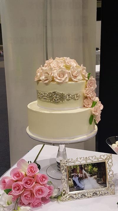 Roses Wedding  - Cake by Vicky