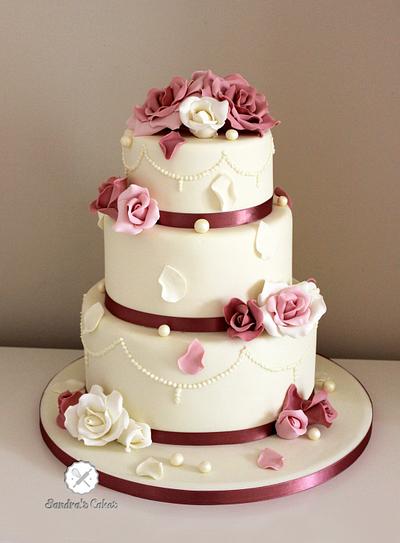 Vintage pink wedding - Cake by Sandra's cakes