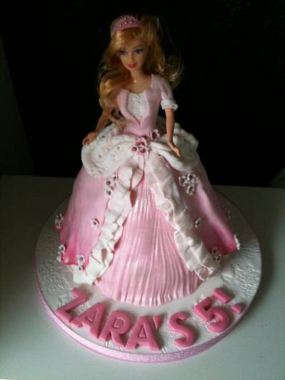 Barbie princess  - Cake by Jo Tan