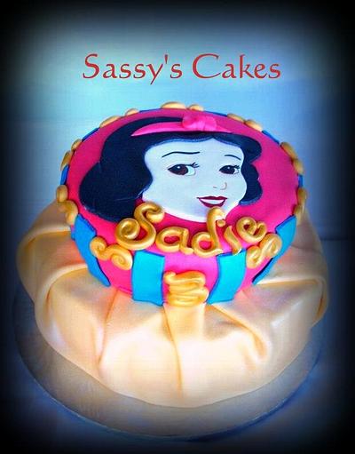 Snow White - Cake by Sassy's Cakes