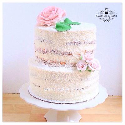 A simple cake  - Cake by Sweet Side of Cakes by Khamphet 