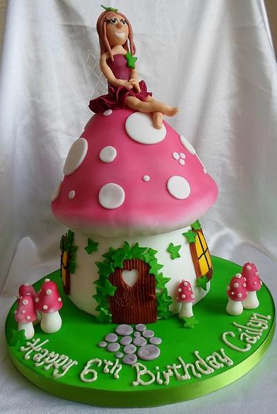 Fairy Toadstool - Cake by Carrie-Anne Dallas