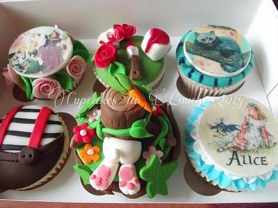 Alice in wonderland - Cake by Cupcakes la louche wedding & novelty cakes
