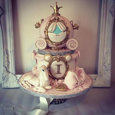 A carriage for Princess Isabella - Cake by Dee