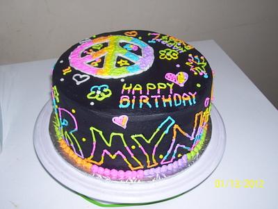 Peace & Love Birthday - Cake by lolobeauty