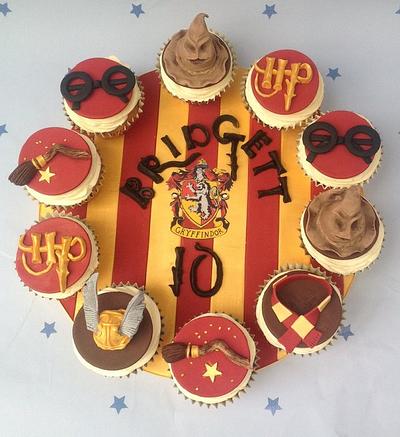 Gryffindor cupcakes - Cake by Samantha's Cake Design