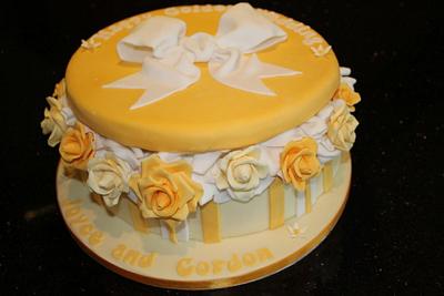 Golden Wedding Anniversary Hat Box - Cake by Helen Campbell