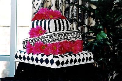 Pink Black and White Cake - Cake by SweetPsCafe