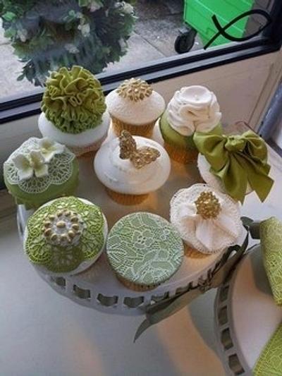 Cake Lace Cupcakes Gooseberry Green & Gold - Cake by Babycakes & Roses Cakecraft
