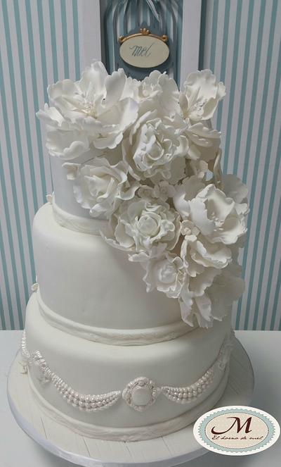 WHITE WEDDING CAKE - Cake by MELBISES