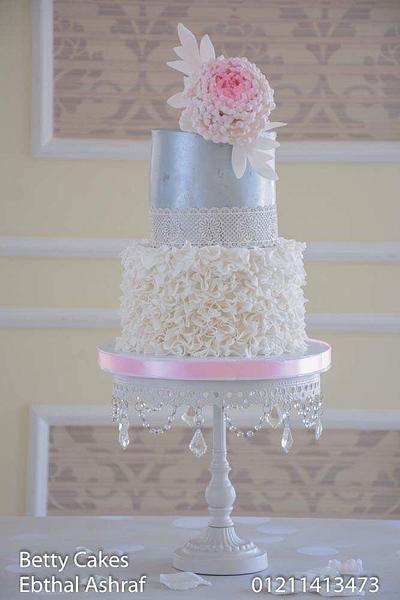 Silver ruffled wedding cake  - Cake by BettyCakesEbthal 