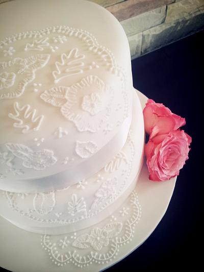 Embroidery Wedding Cake - Cake by Creative Cakepops