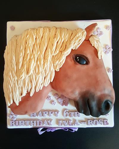 Horse head  - Cake by littlecakespace
