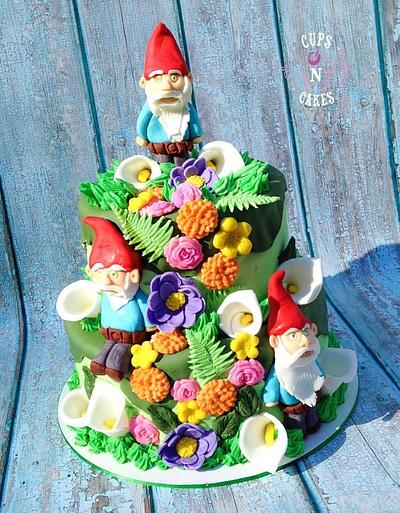 Garden Gnomes - Cake by Cups-N-Cakes 