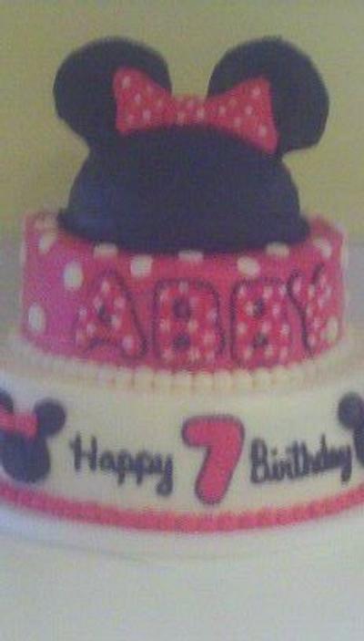 Minnie Mouse - Cake by Cosden's Cake Creations
