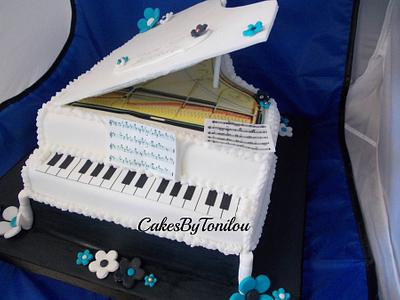Grand Piano Cake - Cake by CakesByTonilou