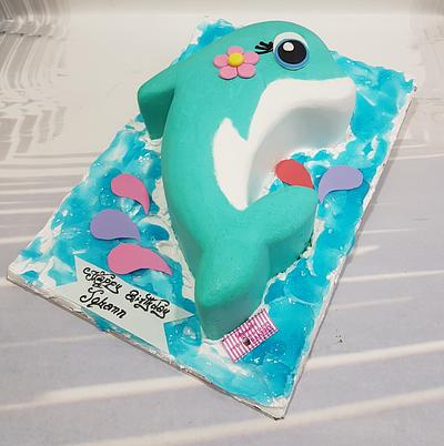 Pretty Dolphin in cream - Cake by Michelle's Sweet Temptation