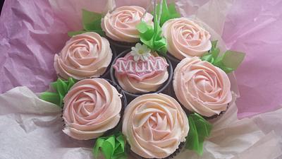 Cupcake bouquet - Cake by Middymee