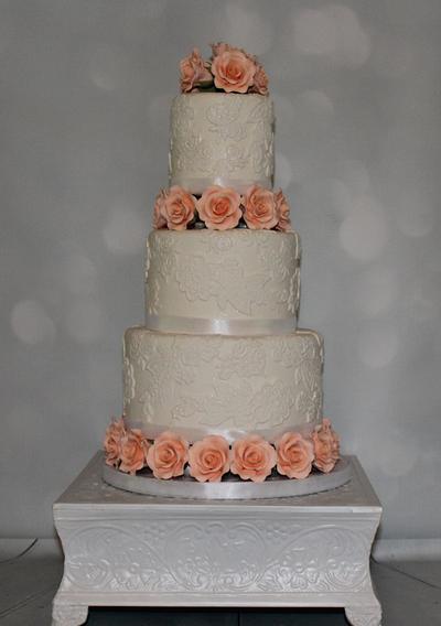 Lace and peach roses - Cake by Rosie93095