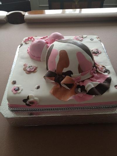 pregnant belly cake camouflage  - Cake by Loracakes