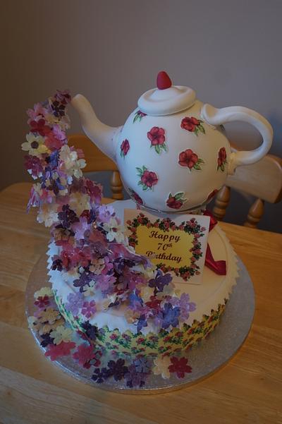 SHOWSTOPPER CAKE    Teapot cake - Cake by femmebrulee